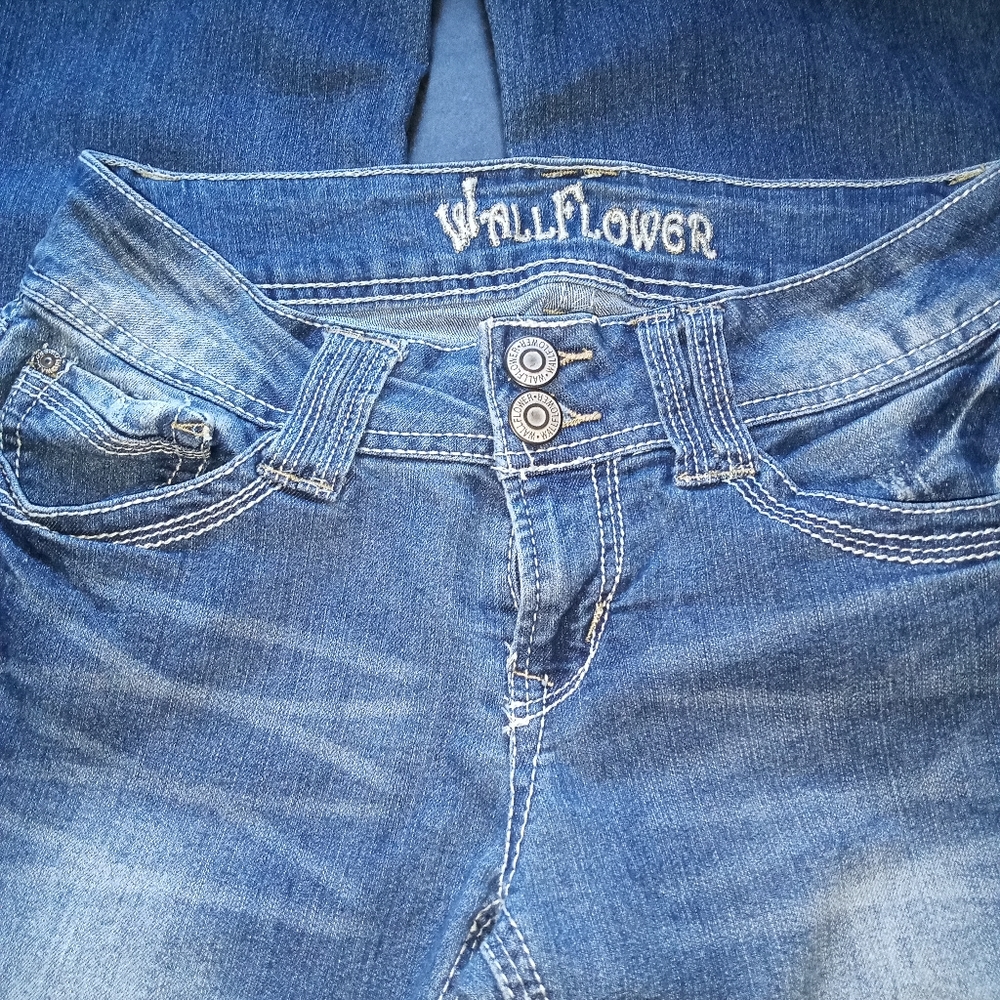 🎃Women's /juniors Wallflower jeans boot cut sz 7